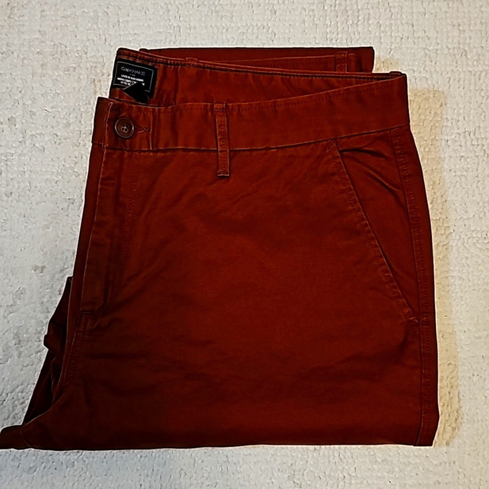 GapKhakis Size 40x32, in color burgundy.  In Excellent pre-loved condition.